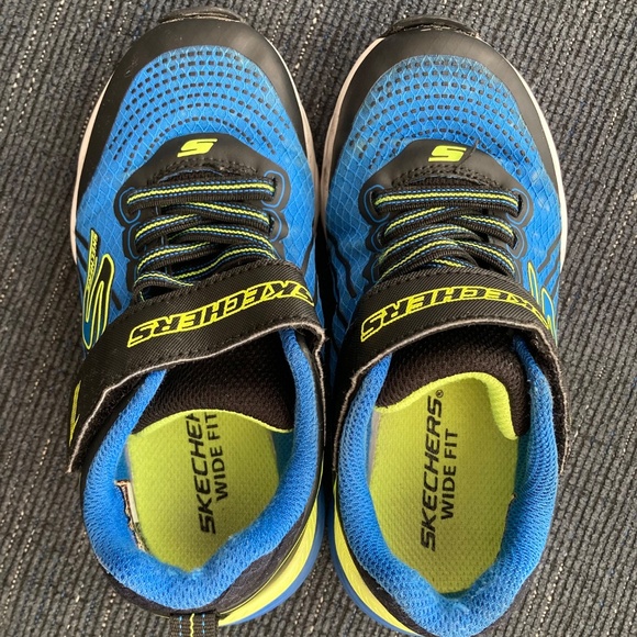 Sketchers size 11 Wide - Picture 5 of 6